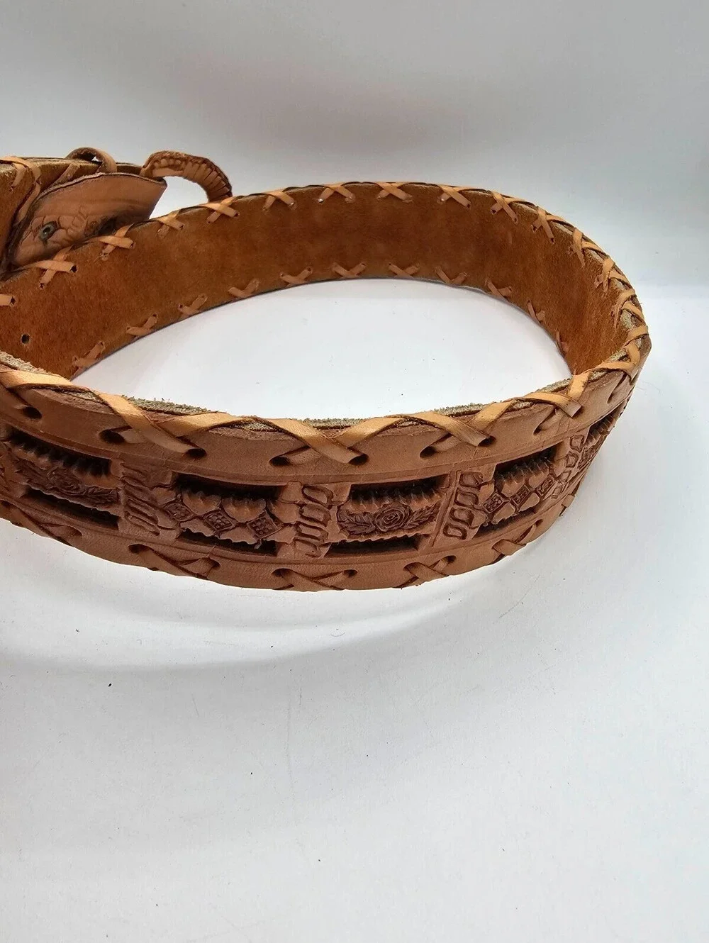 Vtg brown leather belt with decorative carvings and braided edges Sz 36